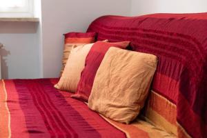 A bed or beds in a room at Genova-tra mare e centro storico