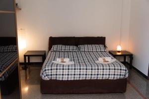 A bed or beds in a room at Genova-tra mare e centro storico