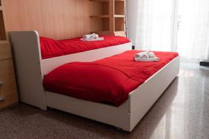 A bed or beds in a room at Genova-tra mare e centro storico