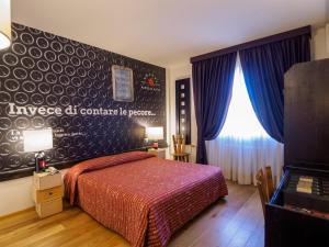 Кровать или кровати в номере Hotel Giò Wine e Jazz Area