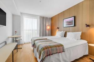 Un pat sau paturi într-o cameră la Ten Hotel BW Signature Collection