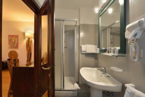 Ванная комната в Hotel Giò Wine e Jazz Area