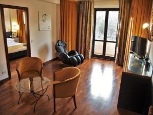Телевизор и/или развлекательный центр в Hotel Giò Wine e Jazz Area