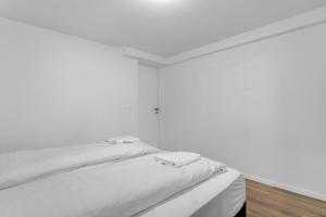 Postel nebo postele na pokoji v ubytování Comfy Reykjavik Apartment