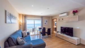 Televízia a/alebo spoločenská miestnosť v ubytovaní Apartamento Las Góndolas Playa Almuñécar by Ruralidays