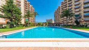 Bazén v ubytovaní Apartamento Las Góndolas Playa Almuñécar by Ruralidays alebo v jeho blízkosti
