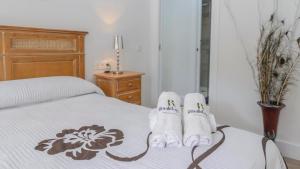 Postel nebo postele na pokoji v ubytování Casa Ana de Guaro by Ruralidays + 20 fotografií