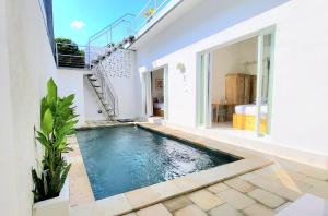 a swimming pool in the middle of a house at Villa Moselle Bali in Ambengan