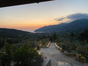 vista su una strada illuminata al tramonto di Lena's Apartment in Skopelos a Skopelos Town