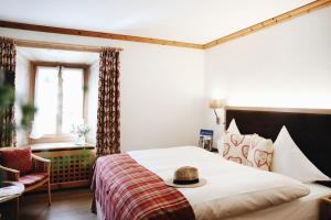 Postel nebo postele na pokoji v ubytování Hotel Steinbock Pontresina
