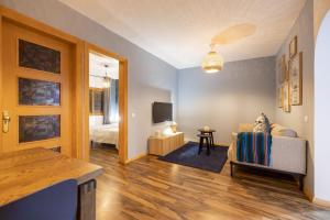 een woonkamer met een bank en een slaapkamer bij Holiday Home Apartment Blue Ocean in Puerto de la Cruz