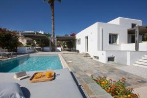 Gallery image of Villa Aphrodite · Elegant villa, sea views, designer renovation in Ambelas