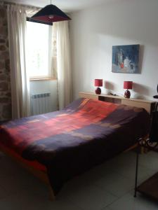 A bed or beds in a room at Le Mas de la Musardiere chambres d hotes