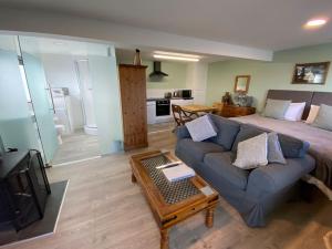 Гостиная зона в The Studio with Hot Tub in East Budleigh in beautiful countryside