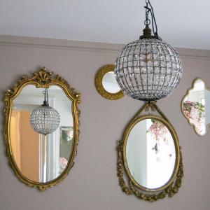 two mirrors and a chandelier and a chandelier at B&B Palazzo Cerami in Catania