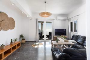 Μια τηλεόραση ή/και κέντρο ψυχαγωγίας στο Blue Paradise Apartment