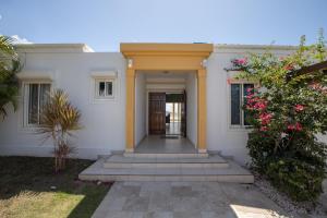 Mặt tiền/cổng chính của Reflection Y 5 Star Villa