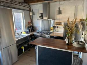 a kitchen with a sink and a stove at Finca Noordwijk heerlijk huis centrum Noordwijk in Noordwijk