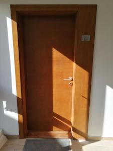 a wooden door in a room at President Kop - Apartmani Wiseman in Kopaonik