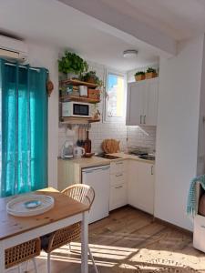 A kitchen or kitchenette at Estudio Pies de Arena