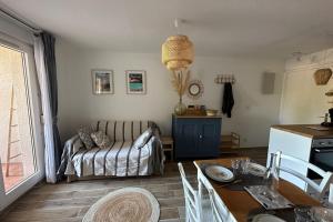 Posedenie v ubytovaní Very cosy apartment at 200 m from the beaches