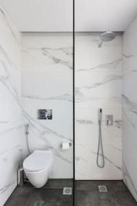 A bathroom at Blue Delta Apartment Palaio Faliro