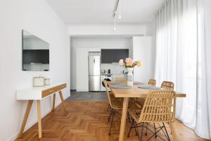 A television and/or entertainment centre at Blue Delta Apartment Palaio Faliro