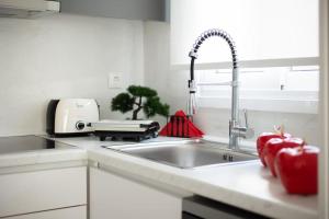 A kitchen or kitchenette at Blue Delta Apartment Palaio Faliro