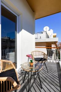A balcony or terrace at Blue Delta Apartment Palaio Faliro
