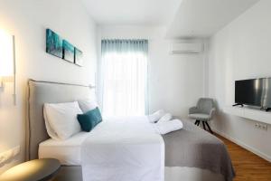 A bed or beds in a room at Blue Delta Apartment Palaio Faliro