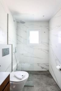 A bathroom at Blue Delta Apartment Palaio Faliro