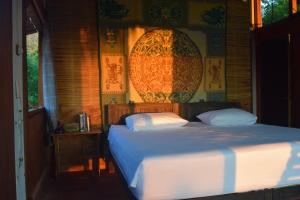 a bedroom with a bed and a large orb on the wall at Casa Sakal in Puerto Ángel