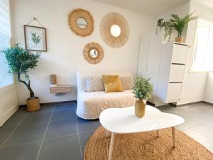 a living room with a couch and a table at Studio 24m² Montpellier - Hôpitaux facultés Centre in Montpellier