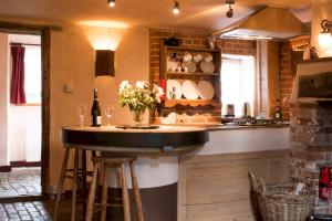 Köök või kööginurk majutusasutuses Dons Barn a Stunning cottage just a walk across the fields to a great pub +10 fotot