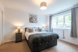 a bedroom with a bed and a window at No 21 in Mansfield