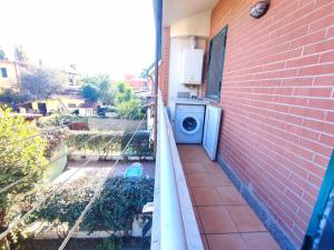 a washing machine on the side of a brick building at Villetta Acilia, 4 ospiti, giardino, parcheggio privato in Acilia