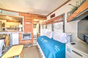 a bedroom with a bed in a tiny house at Coastal Perry Cottage about 2 Mi to Boat Ramp! in Perry