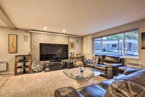 Gallery image of Bright Edmonds Abode with Patio and Dining Table! in Edmonds