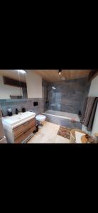 a bathroom with a tub and a sink and a toilet at Traumwohnung auf kleiner Pferdefarm in Thun