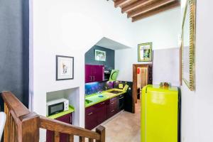 Kuchyňa alebo kuchynka v ubytovaní Cómodo y moderno apartamento centro Granada