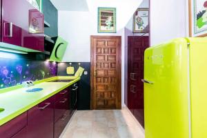 Kuchyňa alebo kuchynka v ubytovaní Cómodo y moderno apartamento centro Granada