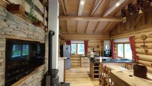 Köök või kööginurk majutusasutuses Ferienhaus - Chalet - Lechtraum