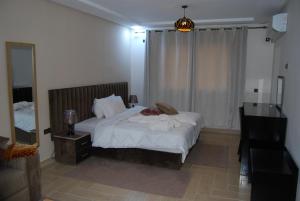 Hotel la Perle d'Arfoud客房内的一张或多张床位