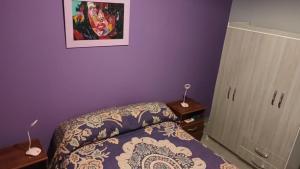Una cama o camas en una habitación de AZUL Y LUNA