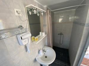 Ванная комната в Sunset view Rooms