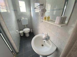 Ванная комната в Sunset view Rooms
