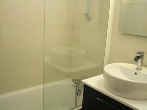 Un baño de Appartement Châtel, 2 pièces, 4 personnes - FR-1-200-278