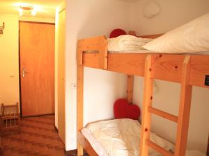 Appartement Châtel, 2 pièces, 4 personnes - FR-1-200-278にある二段ベッド