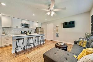 Η κουζίνα ή μικρή κουζίνα στο The Rhythm Room Near Downtown Dallas! +10 φωτογραφίες