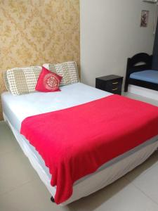 Cama o camas de una habitación en Suítes econômica 250 metros do mar